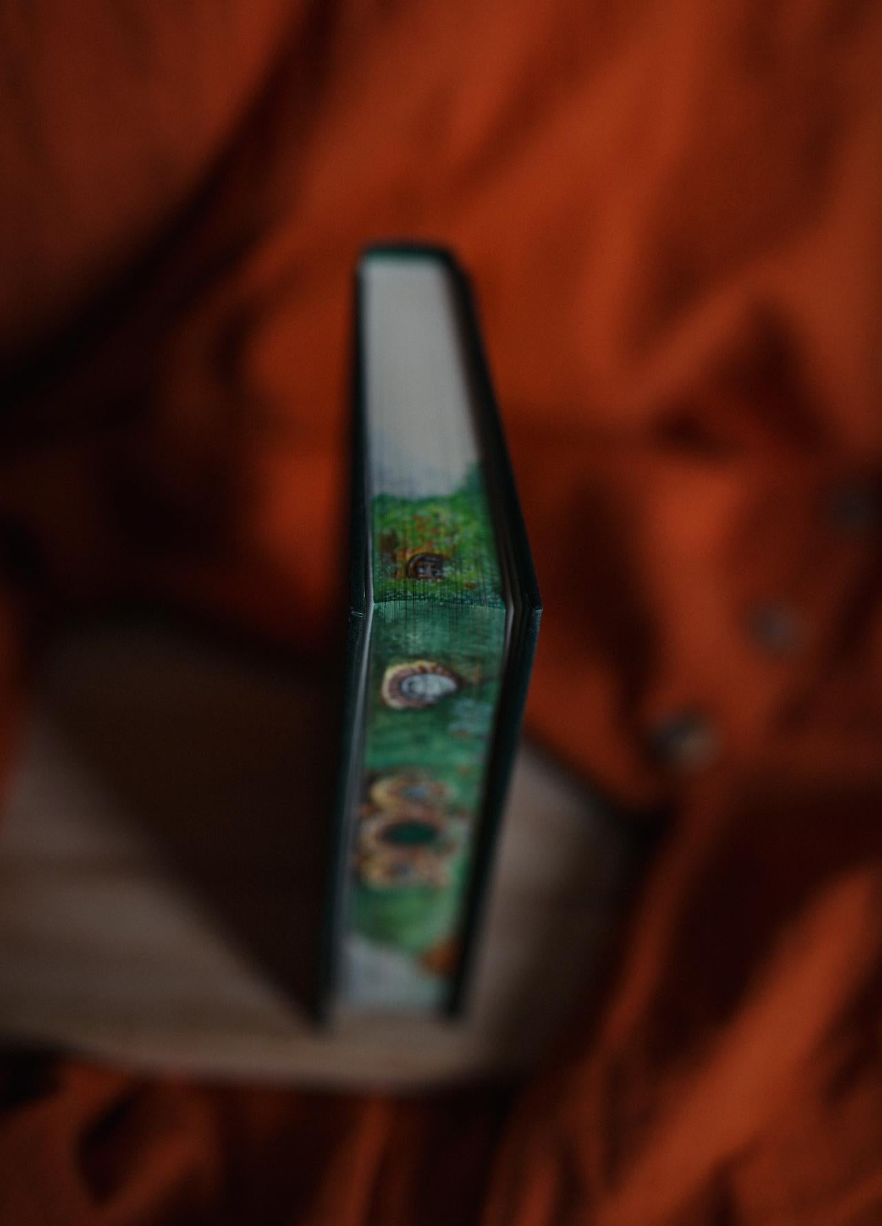 Fore-edge painting |J.R.R. Tolkien Hobbit Pocket Edition | Collector's Book