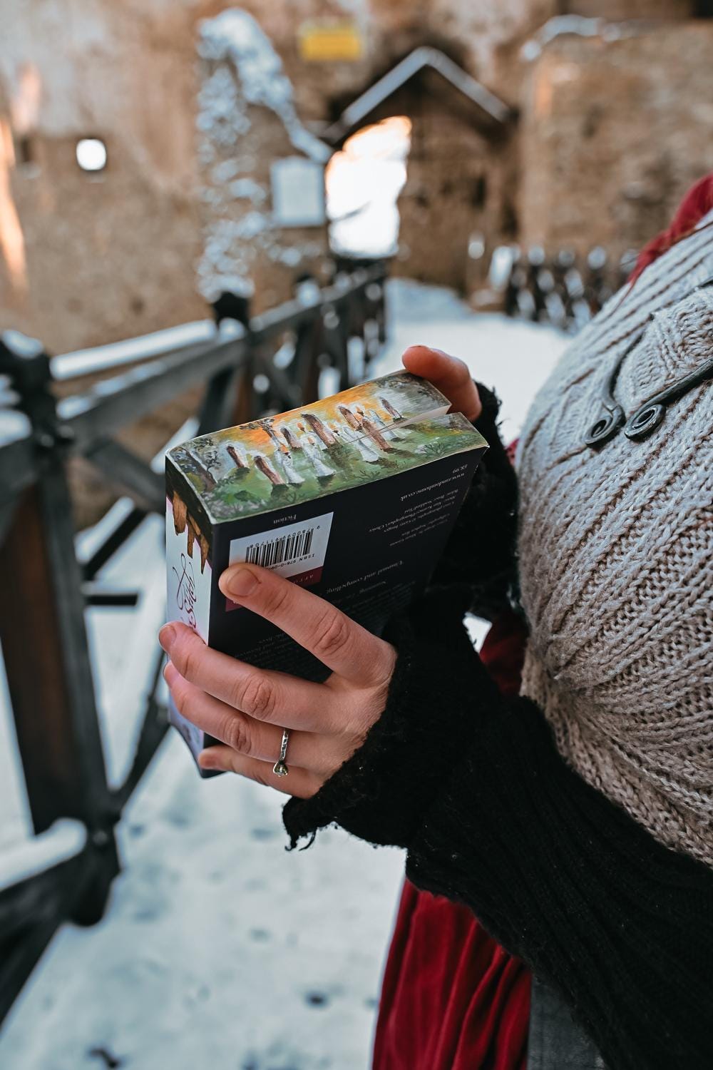 Fore-edge painting | Cross Stitch (Outlander) - Diana Gabaldon