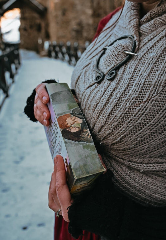 Fore-edge painting | Cross Stitch (Outlander) - Diana Gabaldon