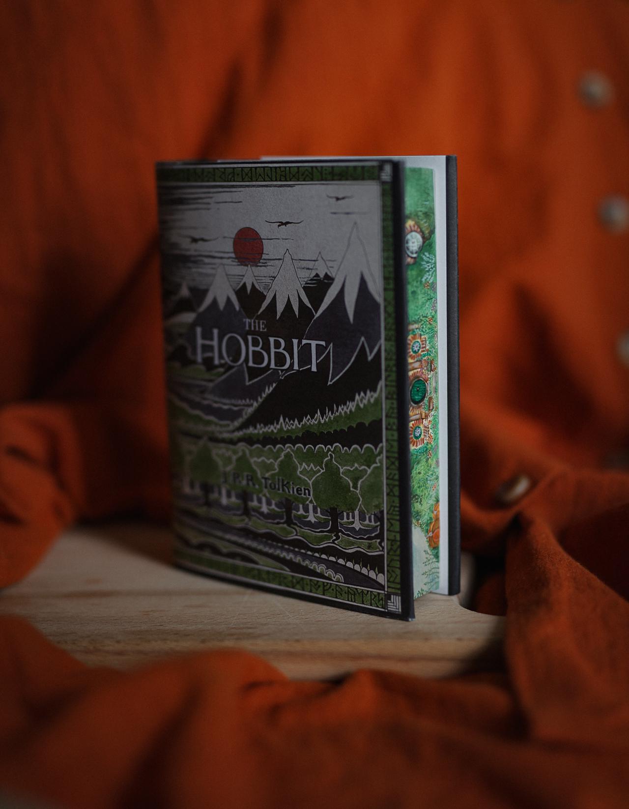 Fore-edge painting |J.R.R. Tolkien Hobbit Pocket Edition | Collector's Book