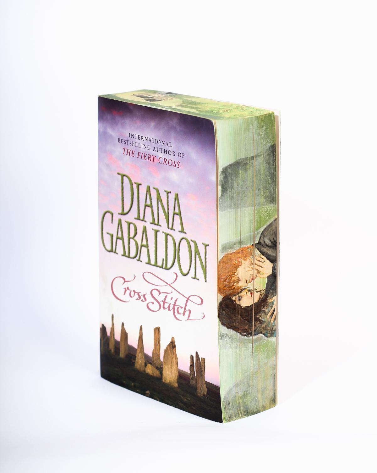 Fore-edge painting | Cross Stitch (Outlander) - Diana Gabaldon